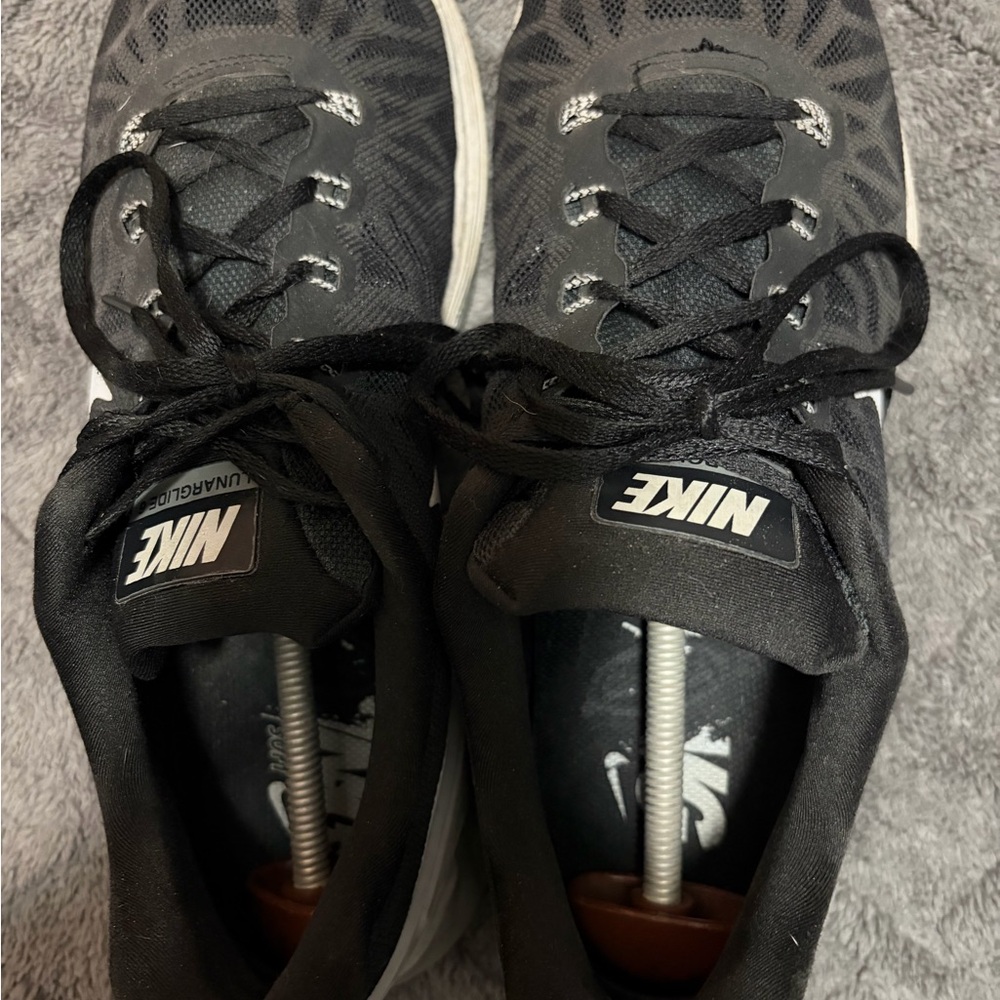 Nike Men's Black and Gray Athletic Shoes